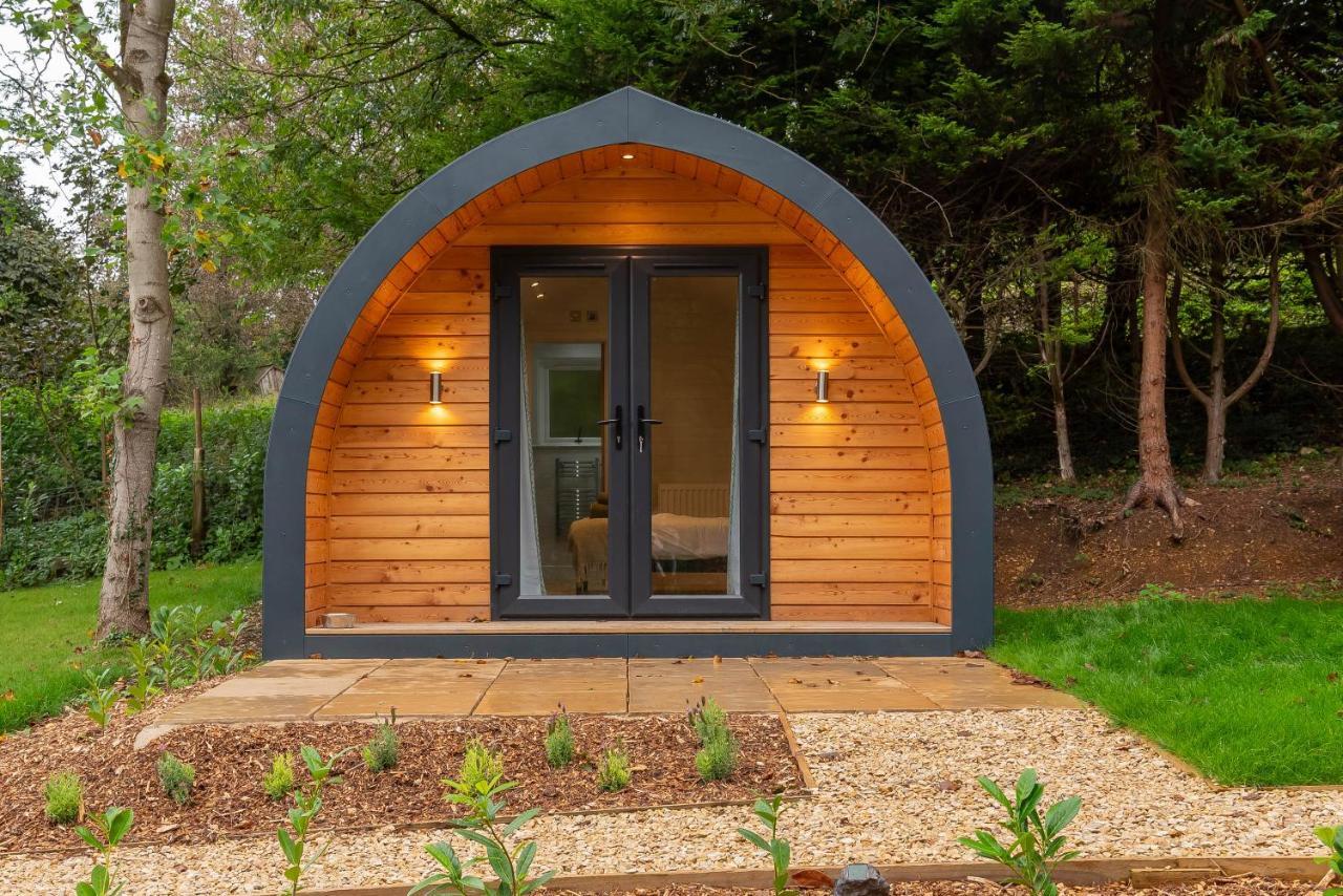The Plough Inn Cabins Ramsden Экстерьер фото