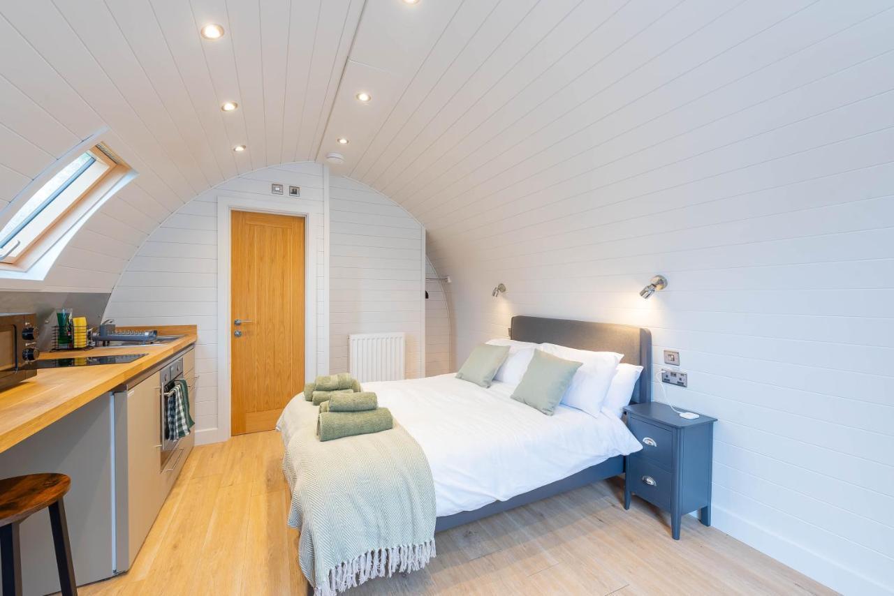 The Plough Inn Cabins Ramsden Экстерьер фото