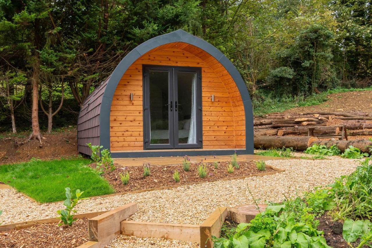 The Plough Inn Cabins Ramsden Экстерьер фото