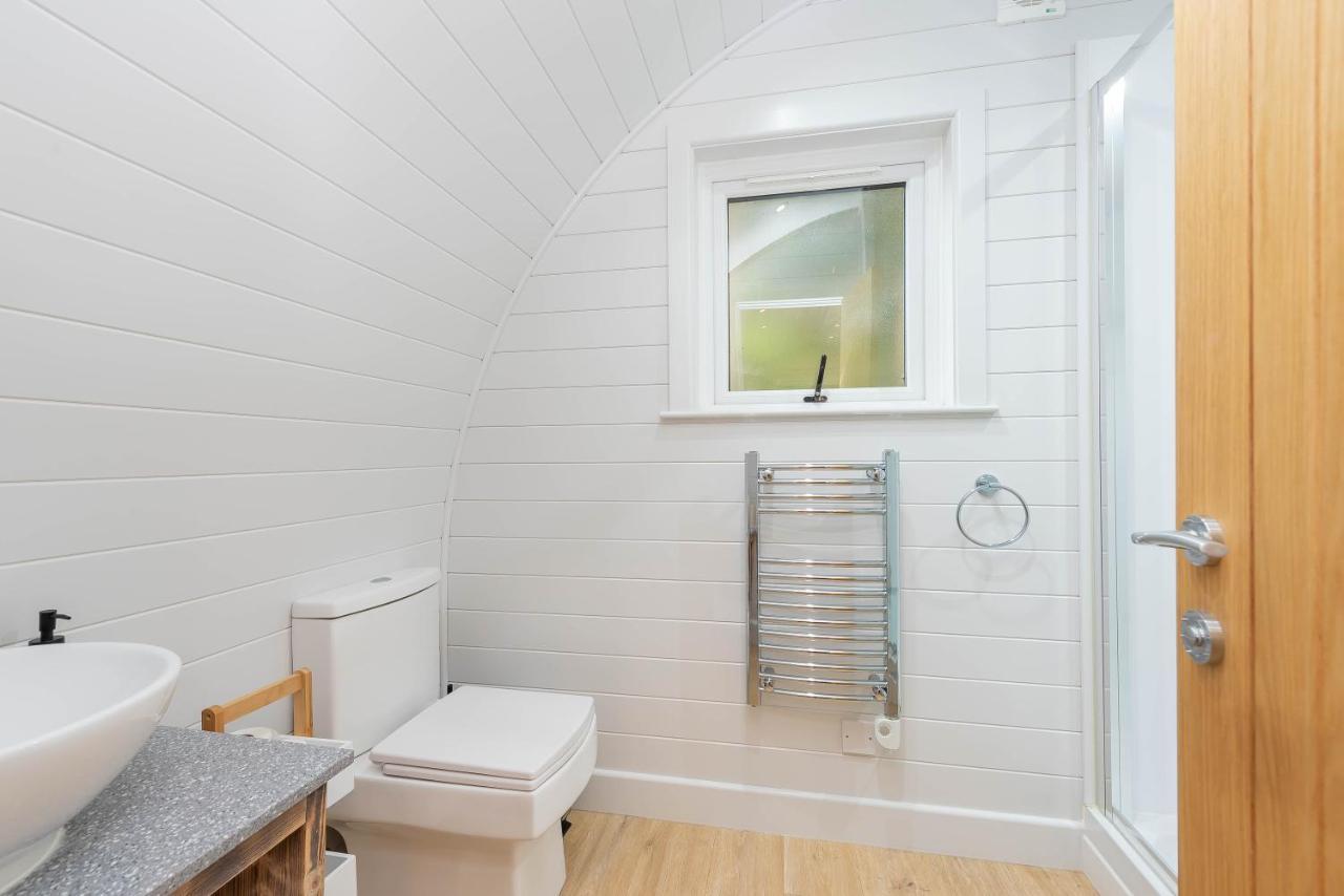 The Plough Inn Cabins Ramsden Экстерьер фото
